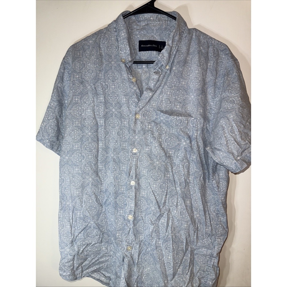 Abercrombie & Fitch Men's Button-Up Size Large Light Blue Paisley  Short Sleeve‎